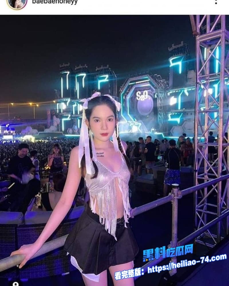 国外泼水节正妹大街上大胆露奶水花四溅中奶子晃荡不停网友直呼过瘾4 国外泼水节正妹大街上大胆露奶水花四溅中奶子晃荡不停网友直呼过瘾4