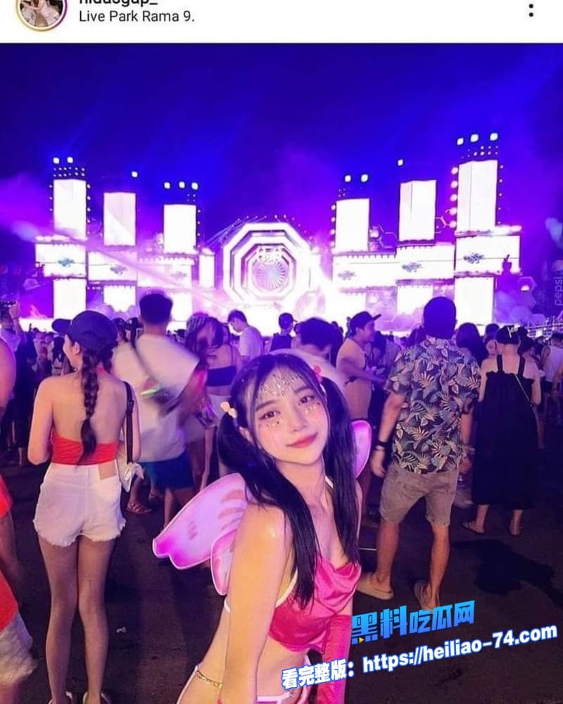 国外泼水节正妹大街上大胆露奶水花四溅中奶子晃荡不停网友直呼过瘾6 国外泼水节正妹大街上大胆露奶水花四溅中奶子晃荡不停网友直呼过瘾6