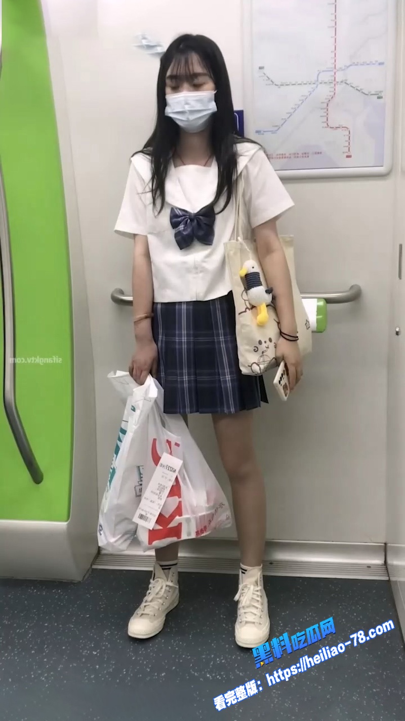 户外偷拍大神 跟拍抄底年轻学妹短裙合集全曝光 你敢用闪光这么贱地拍学妹吗图8