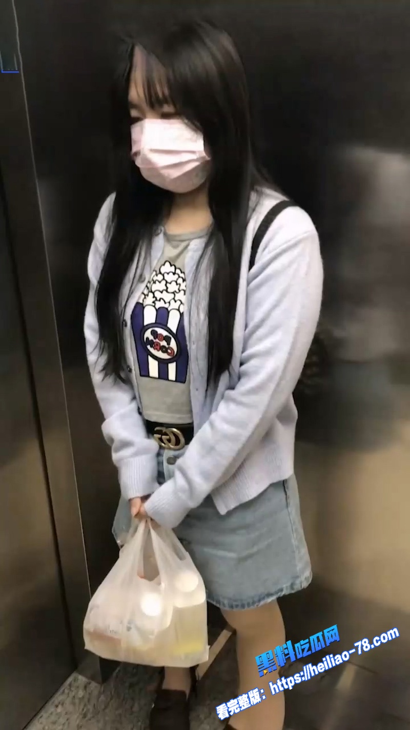 户外偷拍大神 跟拍抄底年轻学妹短裙合集全曝光 你敢用闪光这么贱地拍学妹吗图2