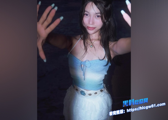 知名极品亚洲网黄女星Miuzxc新作流出在妈妈隔壁房间偷摸操逼含着内裤被打桩被颜射一整脸 图4