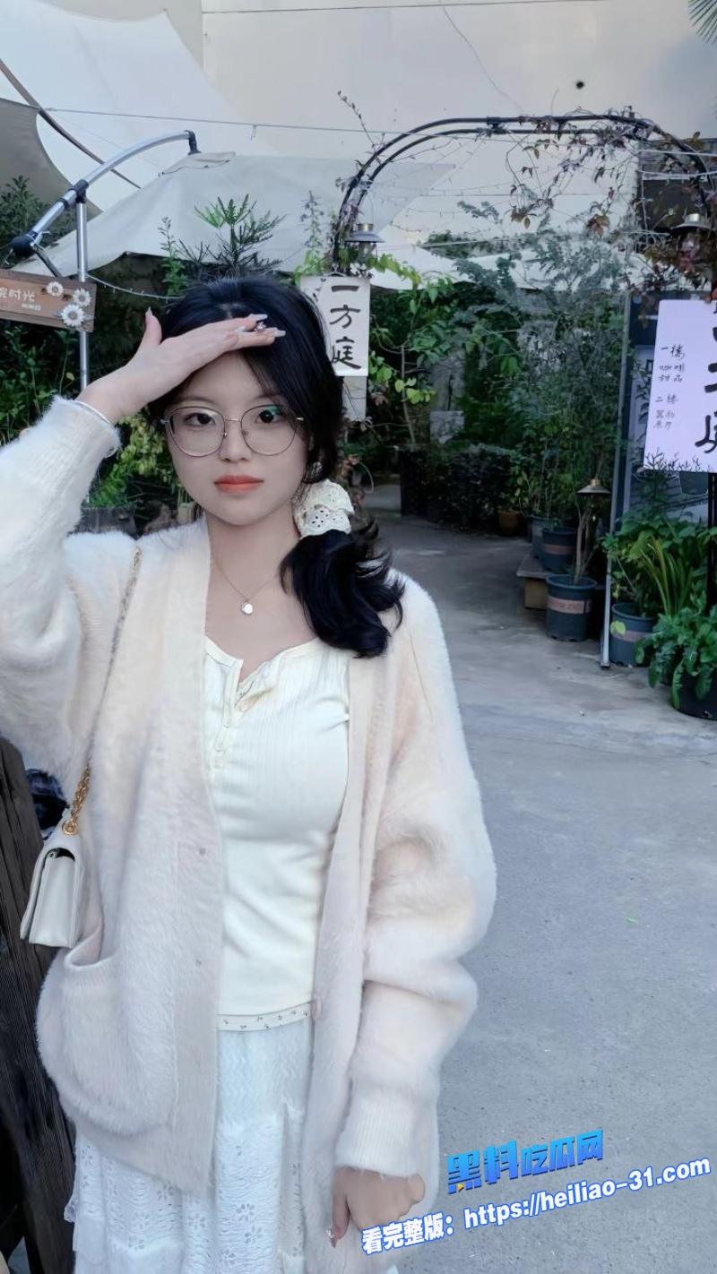 广西职业技术学院反差学妹李铭铭清纯校园女神私下变身乖巧小母狗2
