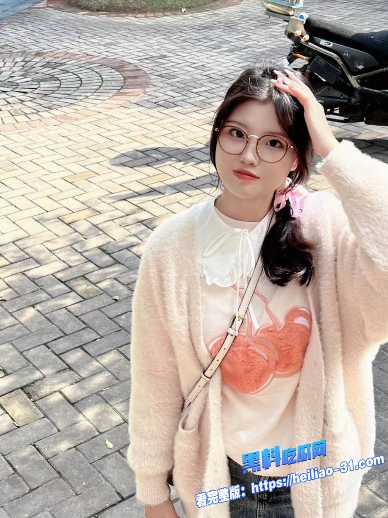 广西职业技术学院反差学妹李铭铭清纯校园女神私下变身乖巧小母狗3