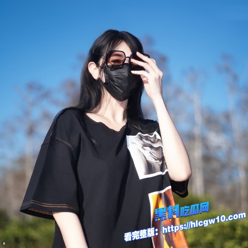 推特巨乳福利姬小水水床上主动口交骑乘狂扭性事丰富的她把男子榨精到腿软9
