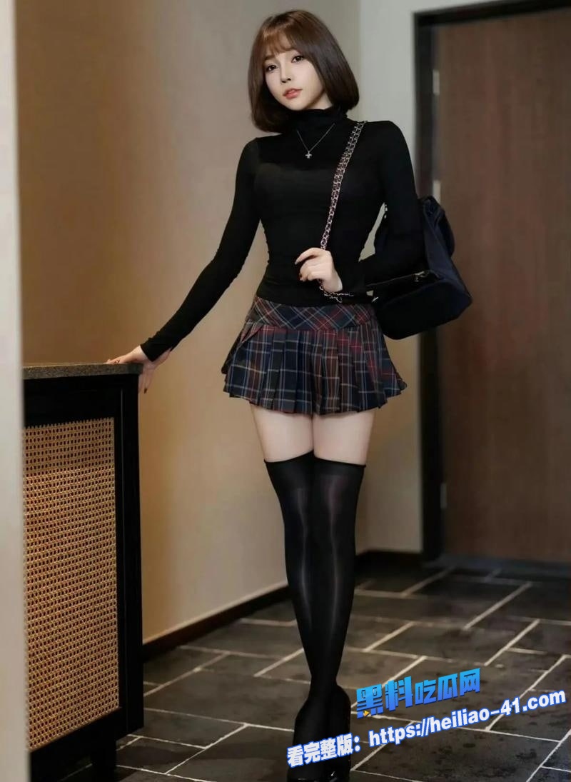 姐弟乱伦姐姐穿学院风齐逼小短裙配黑丝袜疯狂勾引弟弟黑丝足交疯求弟弟大肉棒插进来2