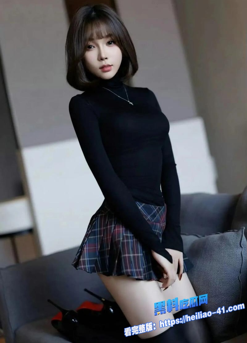 姐弟乱伦姐姐穿学院风齐逼小短裙配黑丝袜疯狂勾引弟弟黑丝足交疯求弟弟大肉棒插进来4