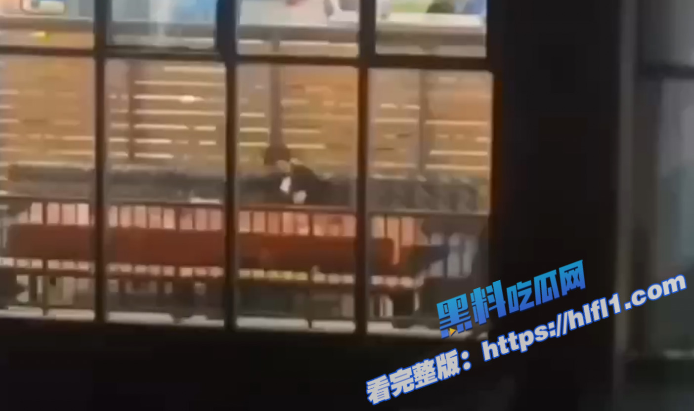 长沙某学校 学生情侣校园角落当众口交 被同学偷拍曝光流出！