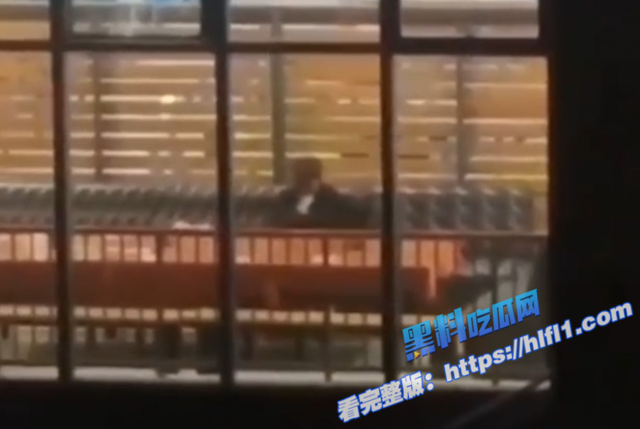 长沙某学校 学生情侣校园角落当众口交 被同学偷拍曝光流出！