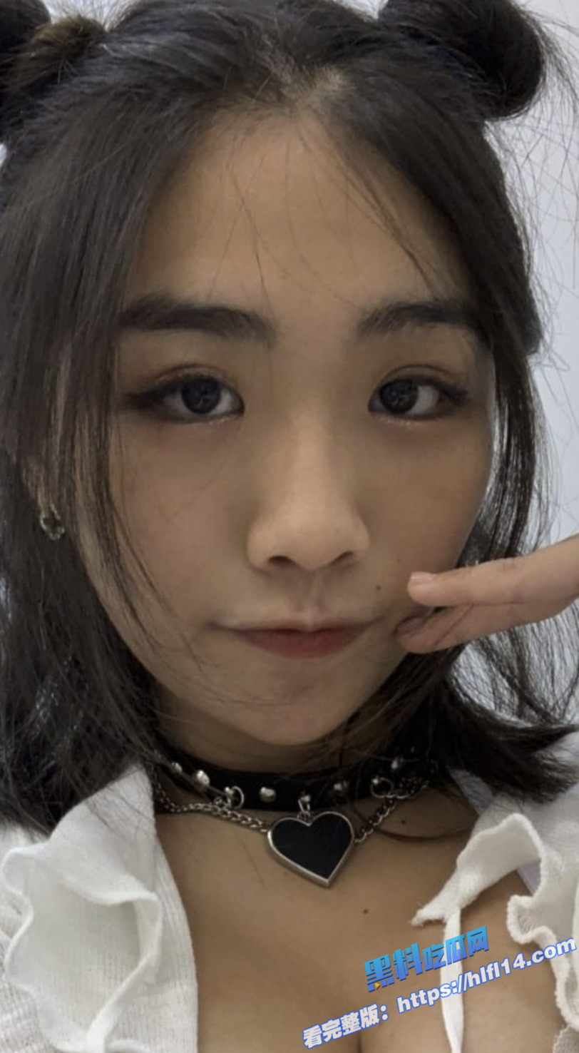 onlyfans 兔子布朗尼 露脸纯欲少女 一线天馒头逼 近景视角深喉颜射吞精！1