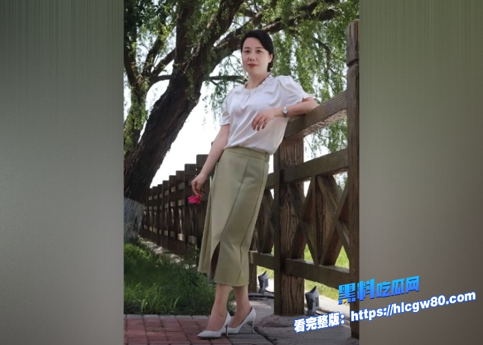 海角乱伦熟女天花板老A8瑜伽馆健身被畜生儿子洗脑当场侵犯落地镜前后入欣赏妈妈骚样 图1