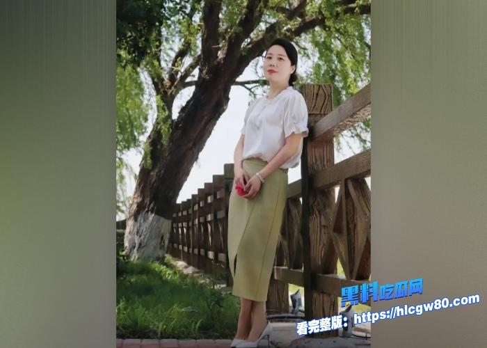 海角乱伦熟女天花板老A8瑜伽馆健身被畜生儿子洗脑当场侵犯落地镜前后入欣赏妈妈骚样 图4