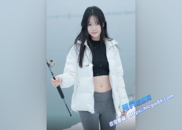 顶级美少女福利姬小恩黑丝制服户外露出！2