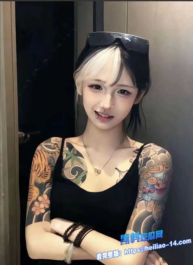 黑丝纹身精神小妹火辣身材勾人心魄硬邦邦大鸡巴直接无套顶入子宫深处一股股热精全射进去1 黑丝纹身精神小妹火辣身材勾人心魄硬邦邦大鸡巴直接无套顶入子宫深处一股股热精全射进去1