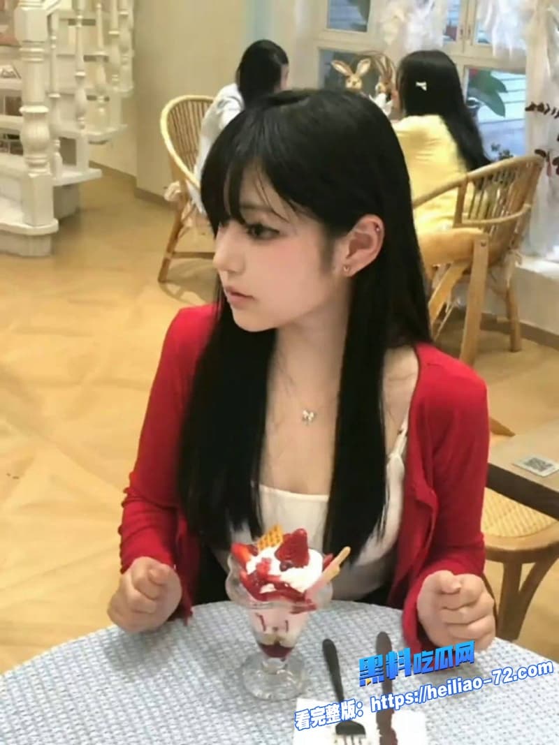 日本高颜值美少女木村叶月私拍视频流出红情趣内衣对镜自拍大胆叉腿露白虎嫩穴太勾人了7