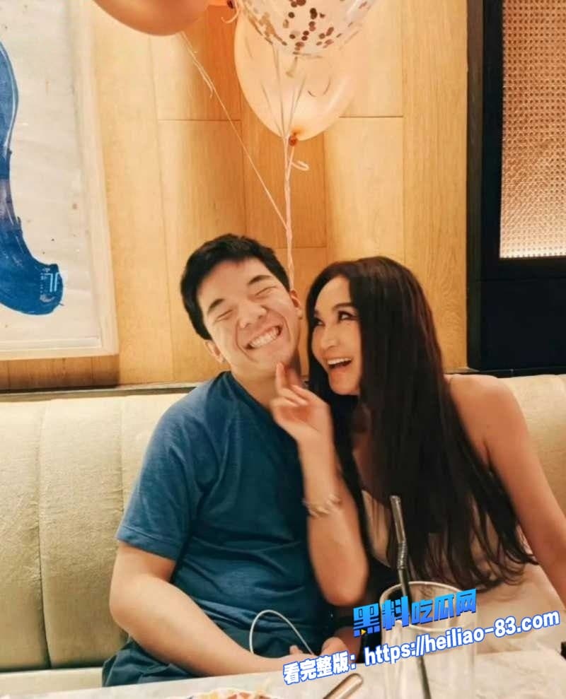 香港知名艺人温碧霞59岁生日遭16岁养子当众强吻脸颊老公黑脸揪衣领拉开太尴尬5