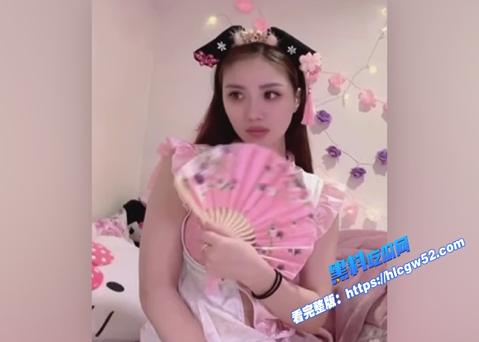 台湾巨乳网黄李蓉蓉玩角色扮演扮演蓉格格期待等王爷临幸王爷用肉棒直接无套内射宠幸蓉格格的嫩穴 图1WH700x500px