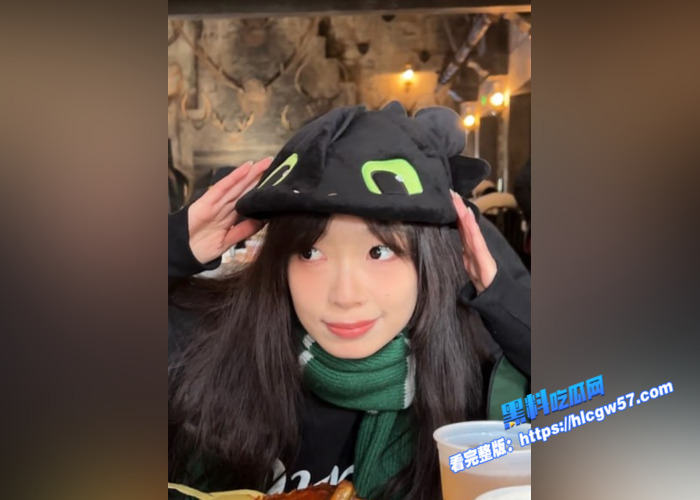 海角乱伦大神 梦想是母姨双飞 约炮小姨闺蜜到家里，当着小姨的面操她闺蜜，整的小姨都吃醋了4