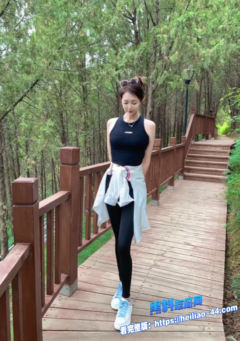 高颜值眼镜御姐与炮友约炮视频流出全程露脸黑丝配一线天嫩逼网友直呼受不了1