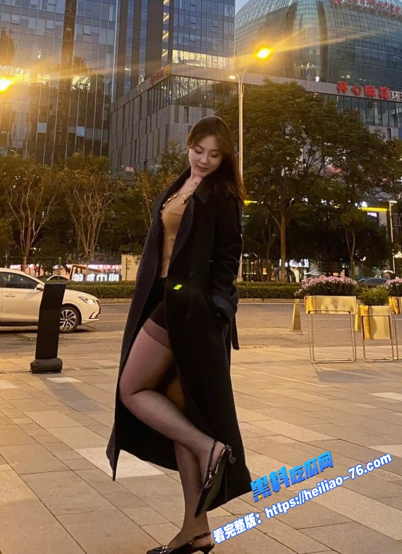 黑丝OL制服女神下班偷情 开裆丝袜直接后入沙发猛干 女上位骑乘观音坐莲图4