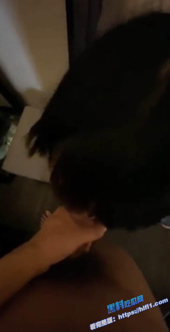 网上约的拍私照的客户 还是个会跳舞的妹子 到酒店拍照 拍着拍着就直接操上了图7
