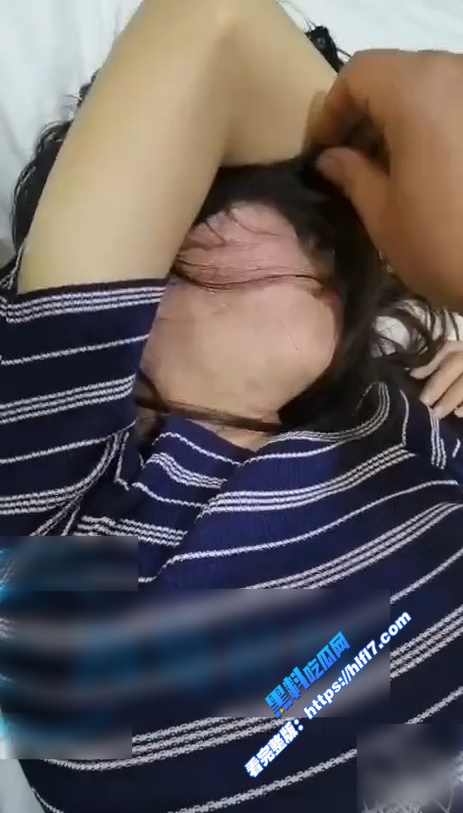 真实兄妹乱伦！灌醉03年妹妹强干她 舔她下身舔到她哭 最后射在她臀上 爽到腿软！ 图1