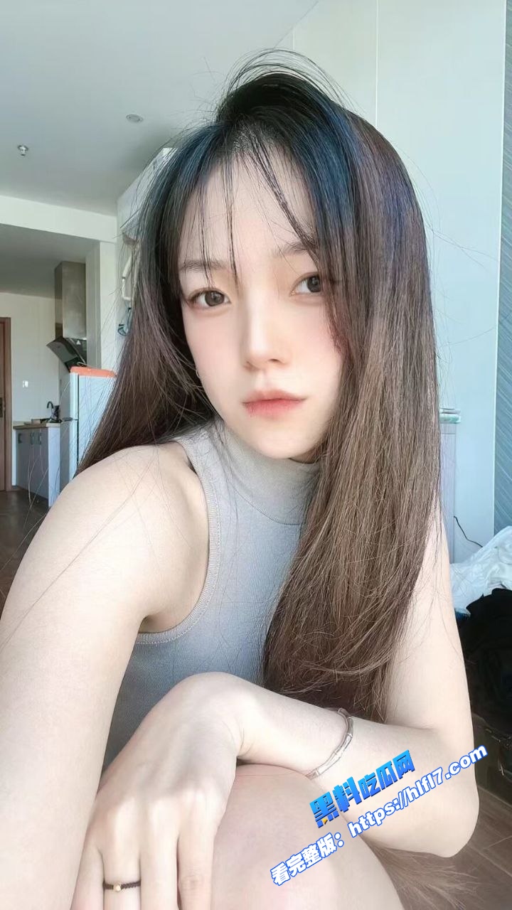 极品高颜值大学生 Heale_ss 为了生活下海直播 展示身体 这多毛骚逼不知道被多少人玩过! 图4 极品高颜值大学生 Heale_ss 为了生活下海直播 展示身体 这多毛骚逼不知道被多少人玩过! 图4