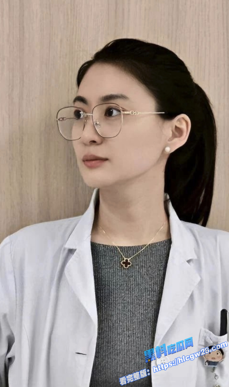 云南某医院医生 陈萍萍  为成功上位 趴在办工台等领导进入！5