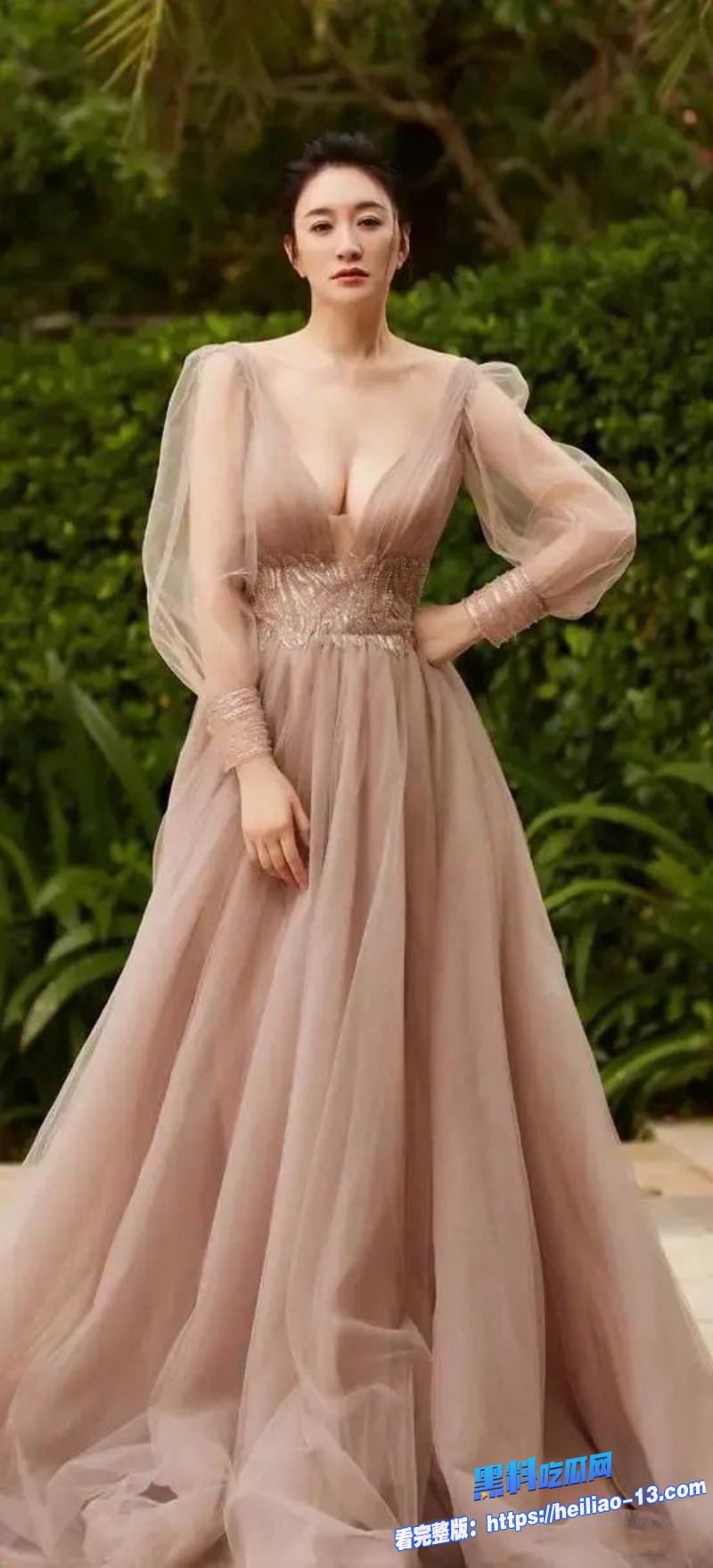 AI明星换脸黑科技炸裂李小冉变身黑丝女秘书 3