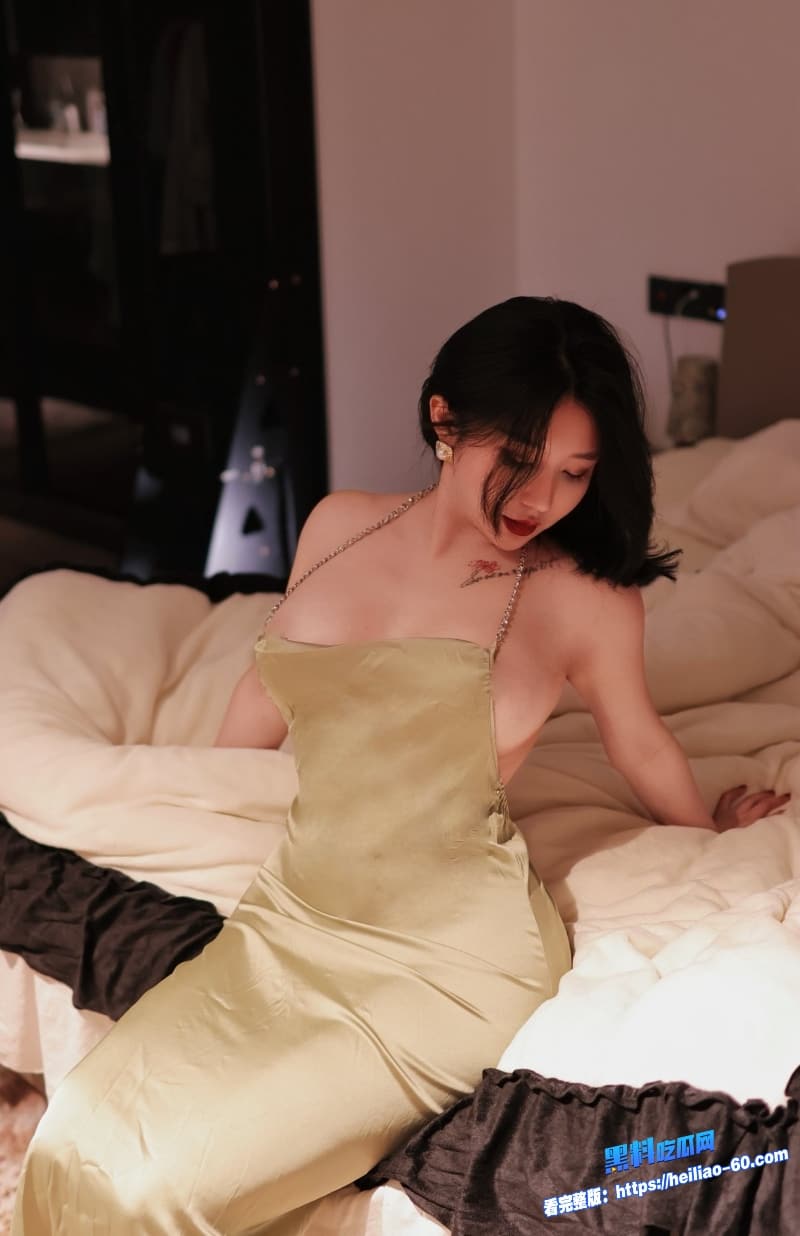 抖音极品网红eliy教母最新私拍视频流出身穿情趣内衣被巨屌疯狂抽插甜美人设彻底崩塌3