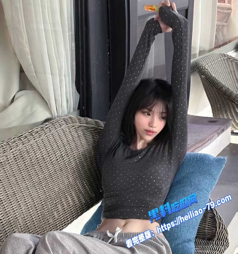辽宁工业大学艺术女神 林子雯 高冷脸下竟是榨精小母狗 私拍跪趴翘臀疯狂扭腰要精图7 辽宁工业大学艺术女神 林子雯 高冷脸下竟是榨精小母狗 私拍跪趴翘臀疯狂扭腰要精图7