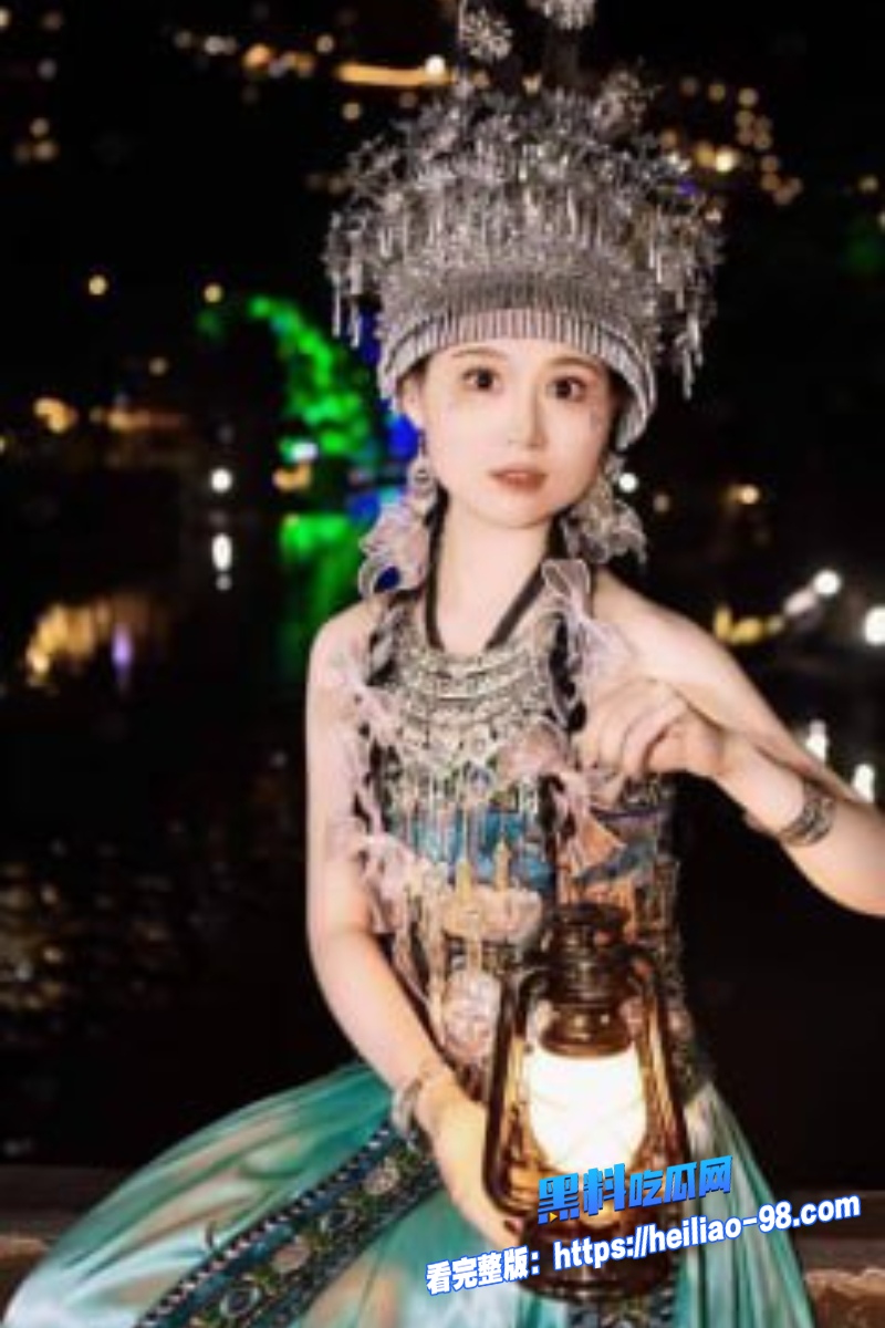 苗族银饰少女1 苗族银饰少女1