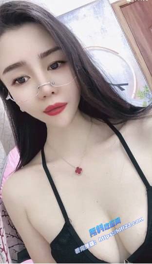 风骚长腿老板娘 鱼鱼腿很长 自慰秀少妇戴上眼镜就是骚！图2