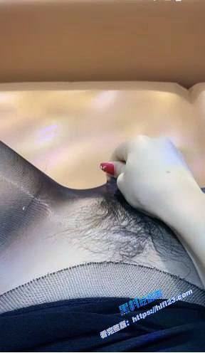 风骚长腿老板娘 鱼鱼腿很长 自慰秀少妇戴上眼镜就是骚！图8