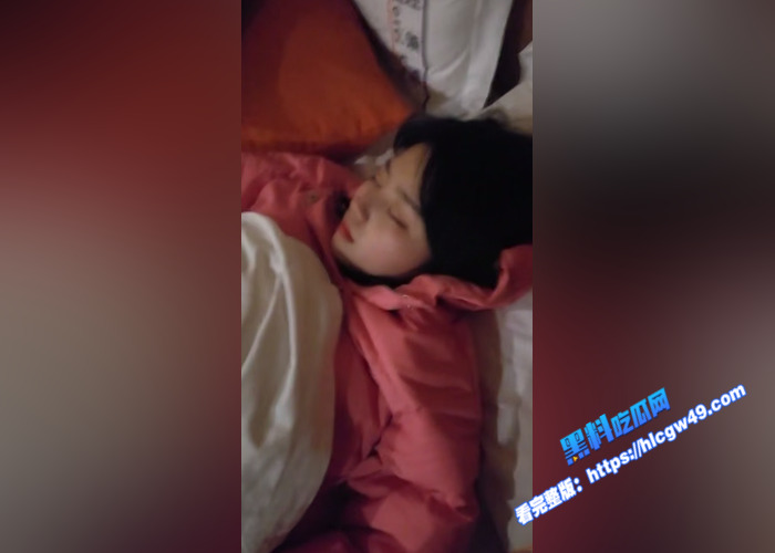 瓜友投稿！同学聚会拿下微醺极品校花女同学 看着校花熟睡的小脸 忍不住把鸡儿塞进去 射她嘴里5