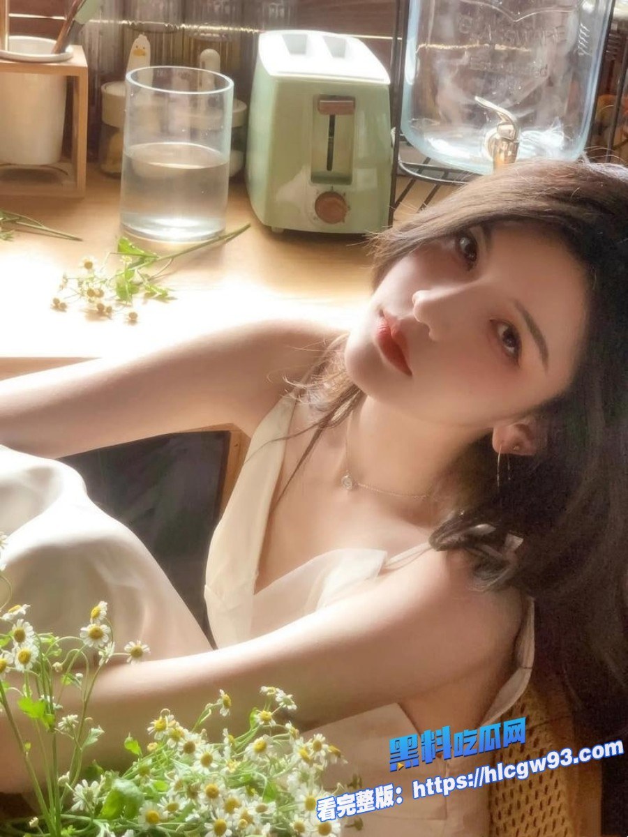 兄妹乱伦禽兽哥哥趁着爸妈不在家厨房强上内射亲妹妹2
