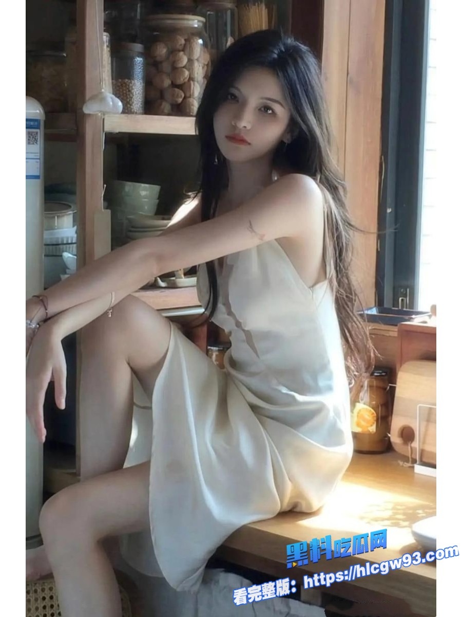 兄妹乱伦禽兽哥哥趁着爸妈不在家厨房强上内射亲妹妹3