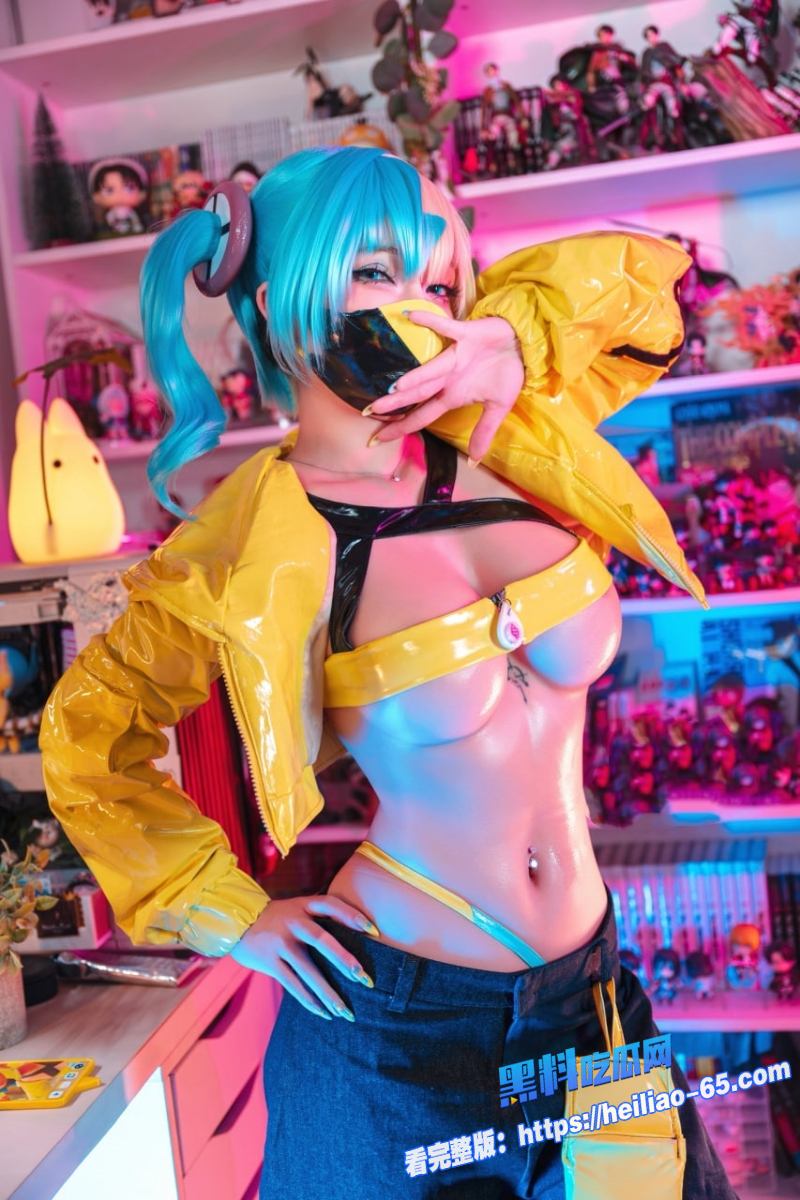 日本福利姬UmekoJ大慈树神芙莉莲cos火爆擦边一头银发巨乳福利姬搔首弄姿太会撩2