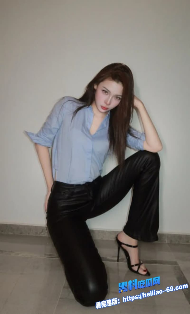 成都太古里Tony和模特女友性爱视频流出翘起臀部无套后入疯狂抽插骚穴最后直接白浆直流2