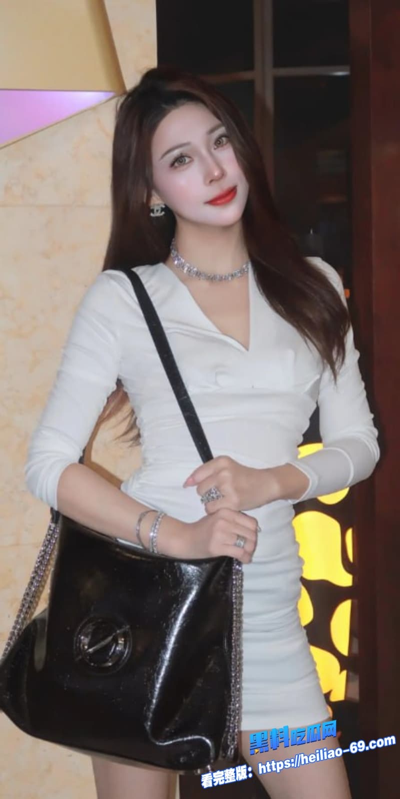 成都太古里Tony和模特女友性爱视频流出翘起臀部无套后入疯狂抽插骚穴最后直接白浆直流6