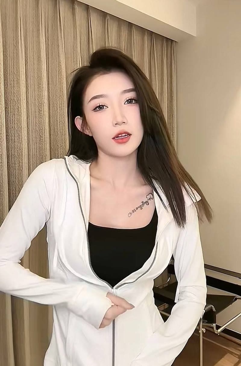 网红小伊伊婚姻崩盘！小鲜肉女闺蜜三亚3P出轨 丈夫头顶青青草原