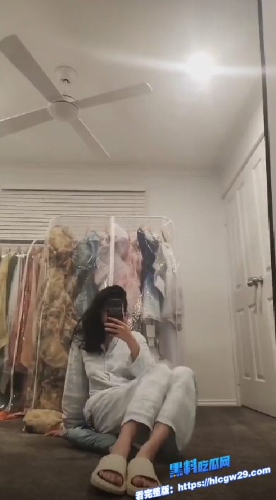精神小妹抖音风 萝莉巨乳揉奶 道具插穴自拍裸舞 犹如母狗发情！图4