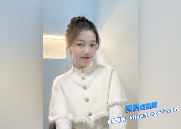 天津清纯女大贪慕虚荣为了买爱马仕下海被金主后入爆操视频流出jk制服肥臀天生炮架圣体 图2