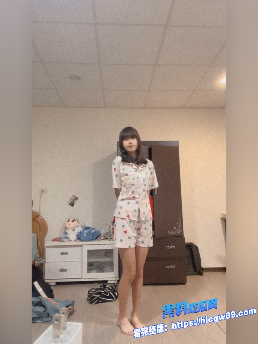 清纯学生妹化身淫荡母狗 1