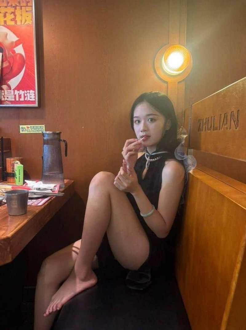 漂亮的姑娘只能自慰实在是暴殄天物1
