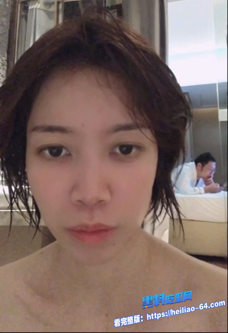 苹果云端突然泄密当当书店高层和林娜教师出轨视频曝光绿帽眼镜老公这下可怜咯4 苹果云端突然泄密当当书店高层和林娜教师出轨视频曝光绿帽眼镜老公这下可怜咯4