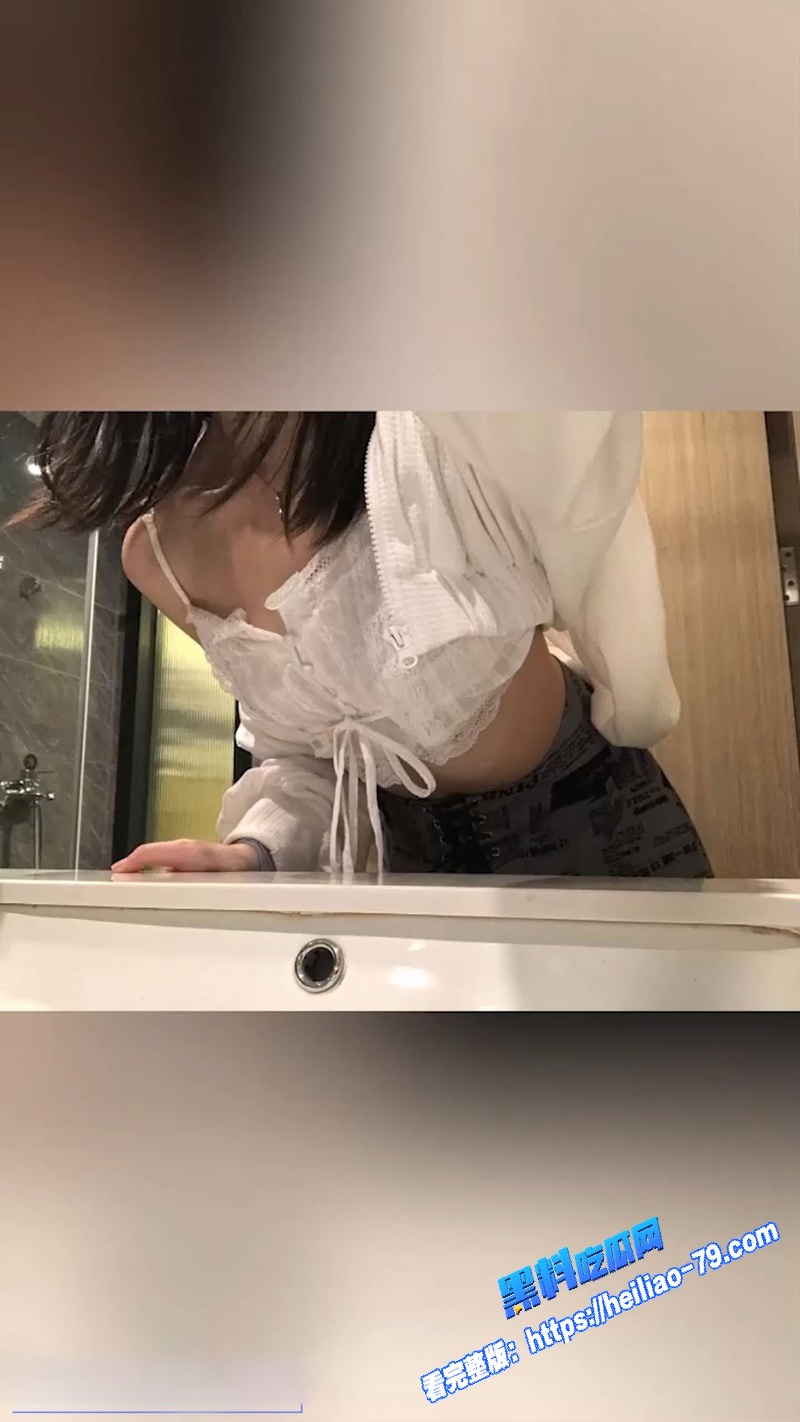 清纯学生妹反差爆棚 表面乖乖女脱光后变骚浪母狗 各种情趣内衣换不停 还撒娇主动求操图5