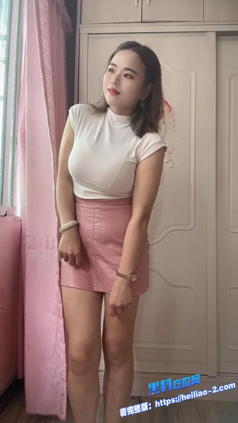 同城勾搭的设计系BDSM小妖精杨天阳丝袜足交玩到腿软深喉口爆最后无套内射彻底放飞1