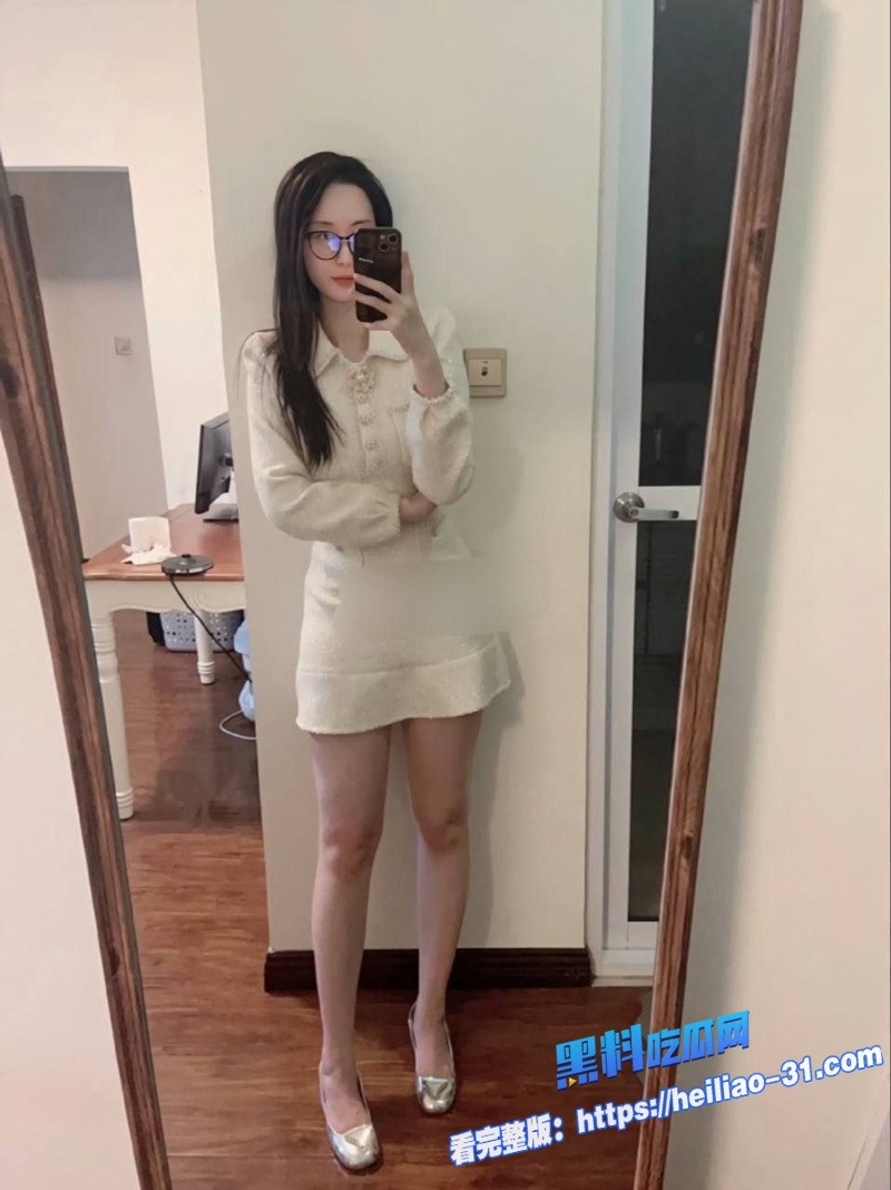 极品九头身美腿少妇少芬满分颜值狐媚眼天生小三相被土豪金主包养私下性爱自拍曝光4 极品九头身美腿少妇少芬满分颜值狐媚眼天生小三相被土豪金主包养私下性爱自拍曝光4