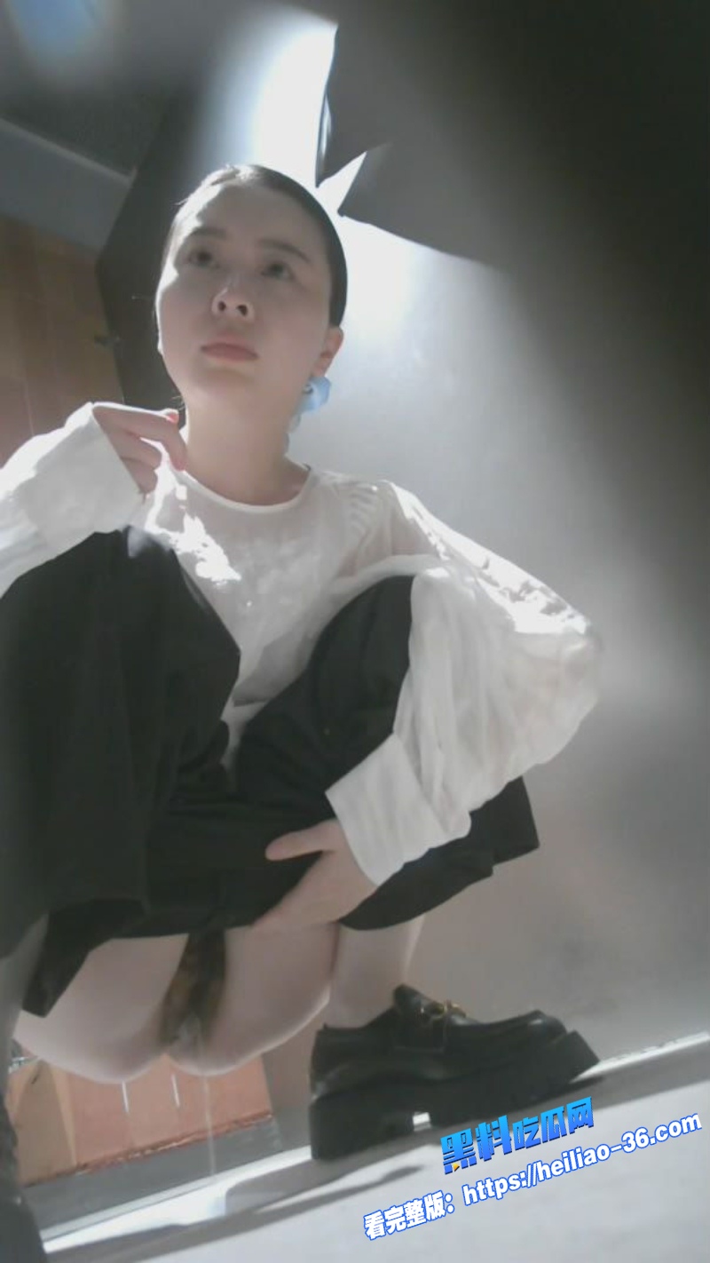 最新泄密炸裂魔手外购夜总会女厕真空靓妹脱光嘘嘘全程高清前拍无码这人间尤物谁顶得住啊4