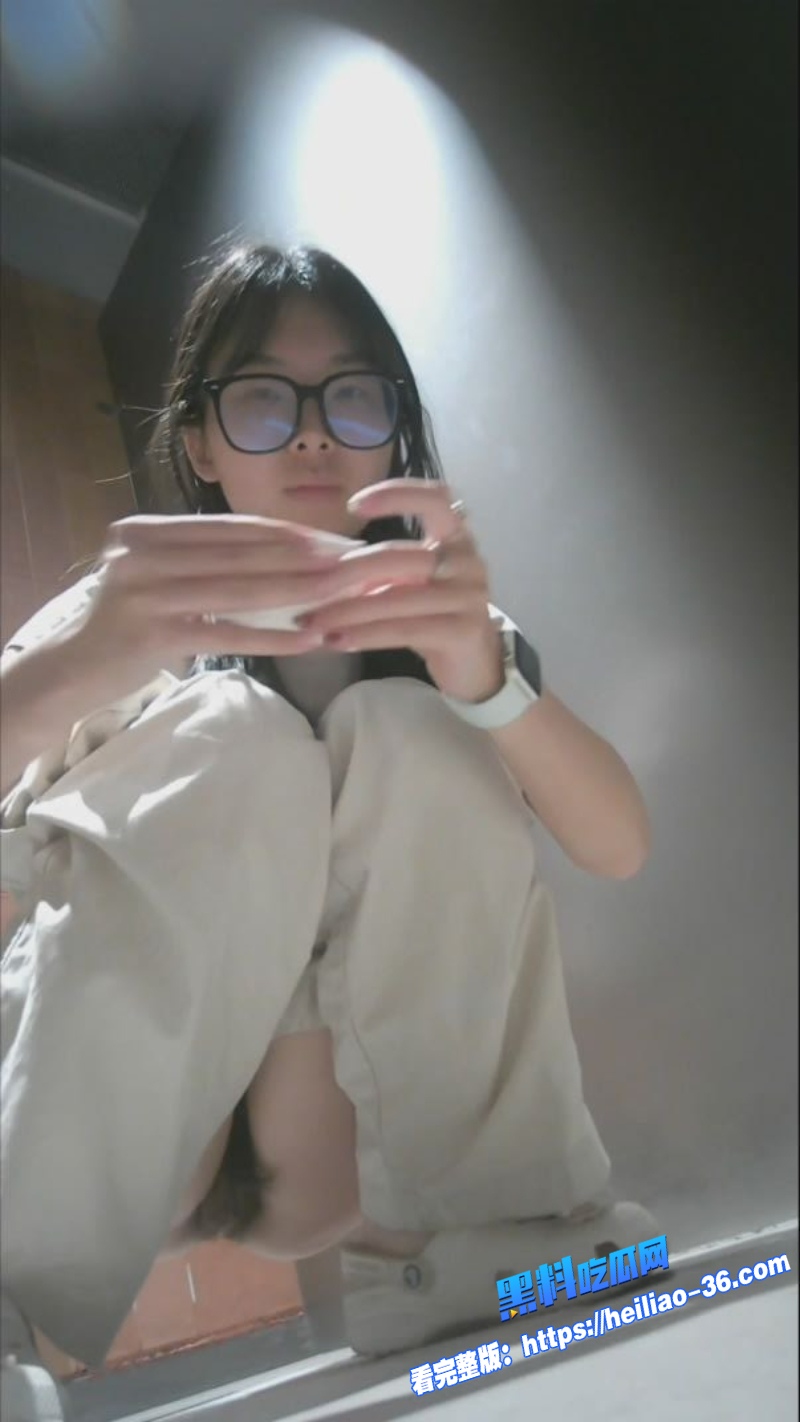 最新泄密炸裂魔手外购夜总会女厕真空靓妹脱光嘘嘘全程高清前拍无码这人间尤物谁顶得住啊6